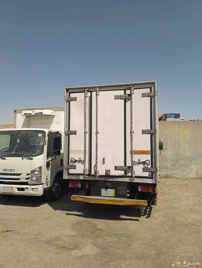 متاح لدينا سيارات ديانا ايسوزو موديلات حديثه للايجار الشهري 0