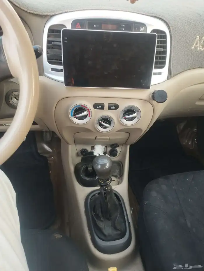 اكسنت موديل 2009 قير عادي مافيها شي غير الكبود مغير فقط 7