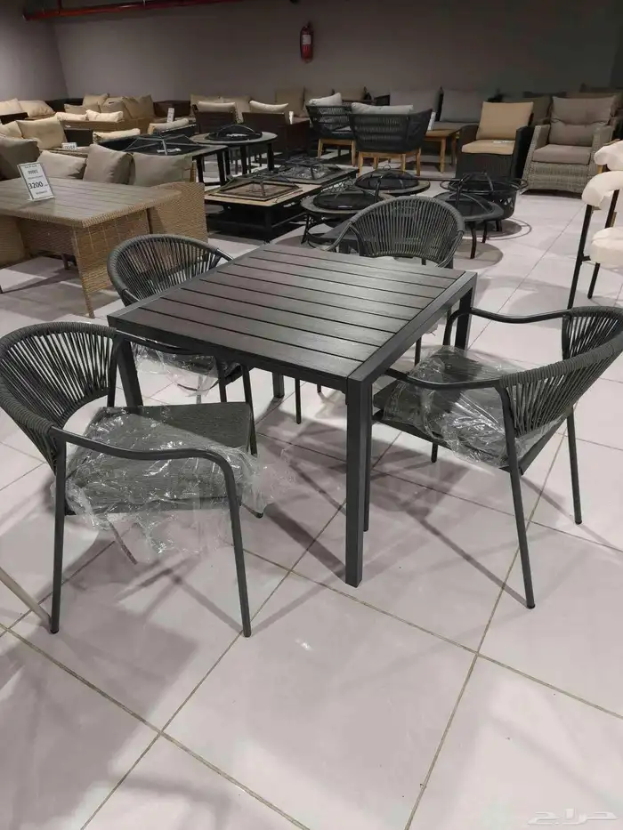 طاولات وكراسي للكافي والمطاعم والمقاهي داخلية وخارجية 3