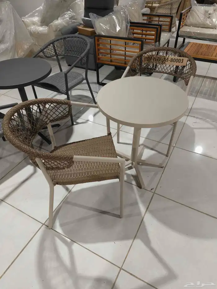 طاولات وكراسي للكافي والمطاعم والمقاهي داخلية وخارجية 1