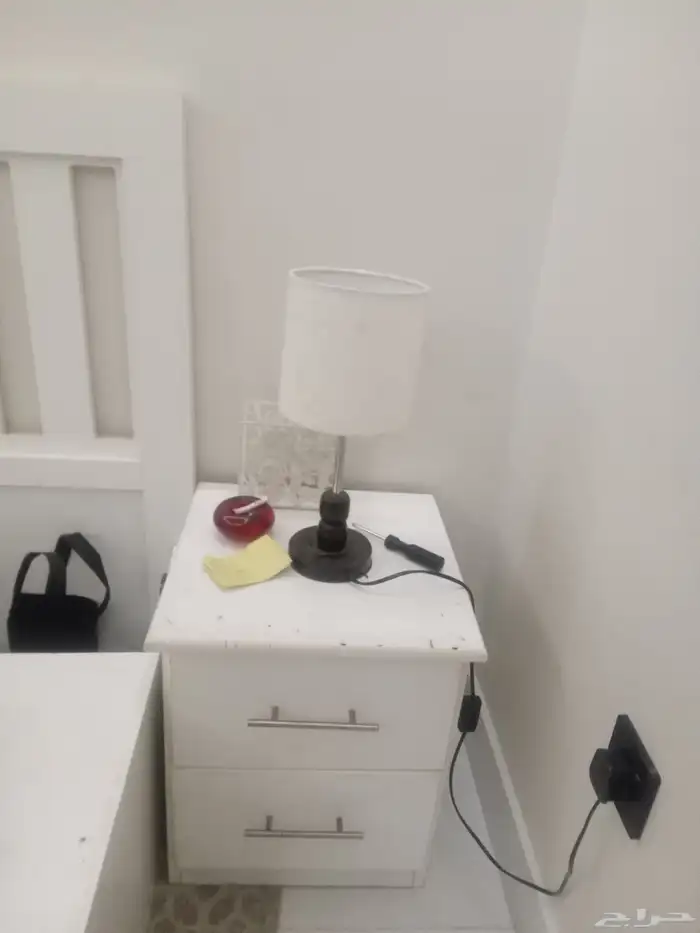 سرير مع مرتبة وكومدنتين حي الواحه 2