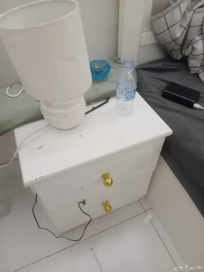 سرير مع مرتبة وكومدنتين حي الواحه 3