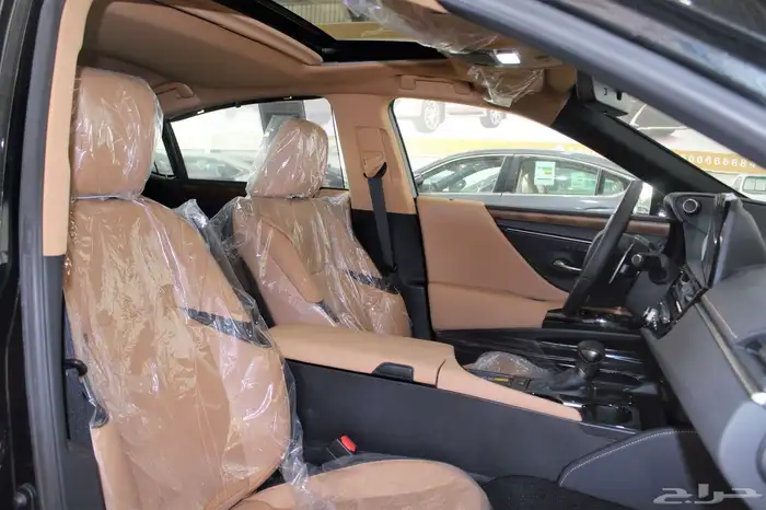 لكزس - ES300 Bh هايبرد - 2025 - نص فل - خليجي 15