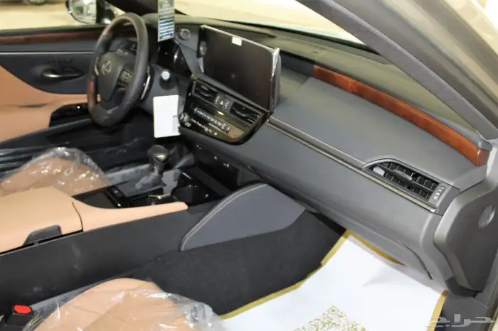 لكزس - ES250 لاكجيري - 2025 - نص فل - خليجي 20