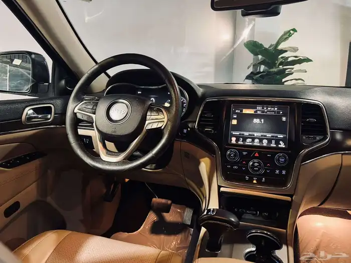 جيب شيروكي 2015 ليمتد V8 بحاله ممتازه ماشاء الله 5