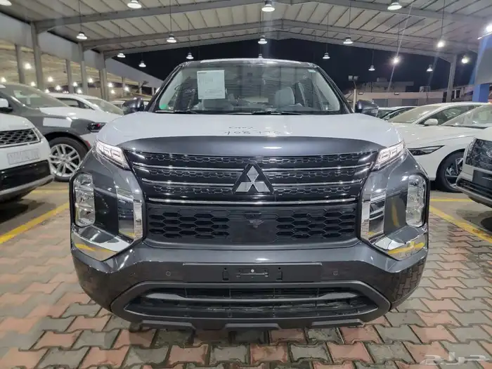 ميتسوبيشي اوتلاندر ستاندر 5 راكب 2025 كاش _أقساط جميع البنوك 0