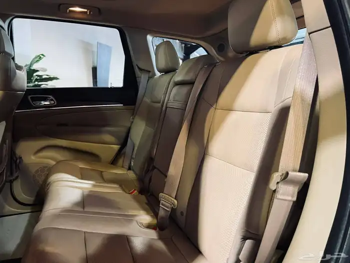 جيب شيروكي 2015 ليمتد V8 بحاله ممتازه ماشاء الله 8