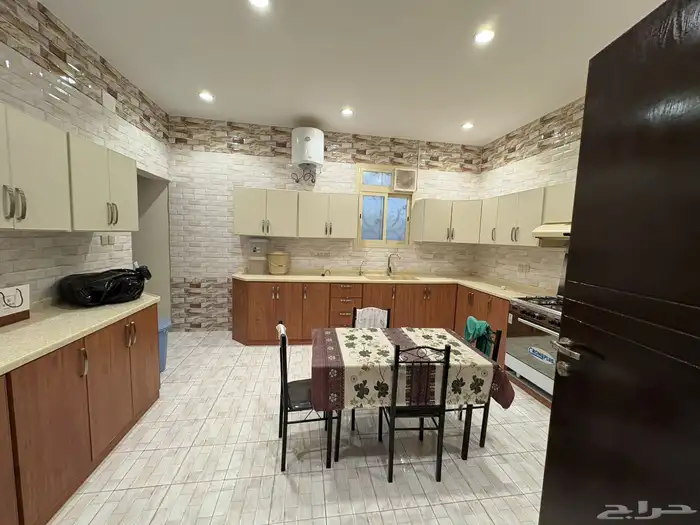 قصر للبيع في مدينة خميس مشيط 0