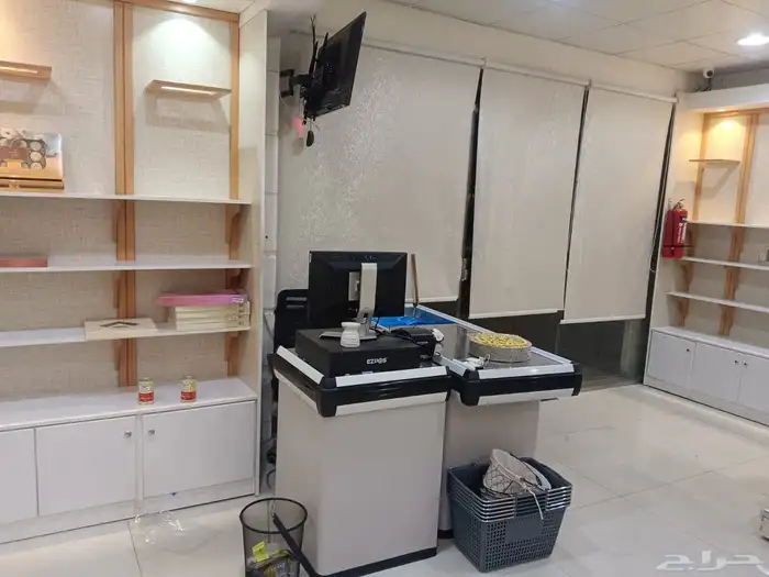 اغراض محل حلويات للبيع 3