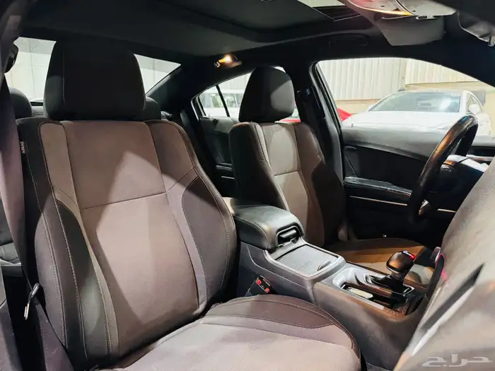 دودج تشارجر 2016 V6 مرهم (بحالة ممتازة) 6