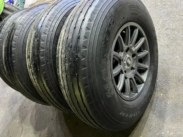 جنوط برايد جيب لاند كروزر 5 مسمار مع كفرات مكسس مقاس 900 17 5