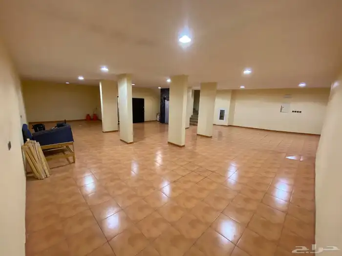 بدروم مستودع و يوجدفيه غرفة مؤثثة 1