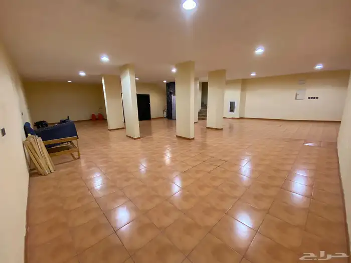 بدروم مستودع و يوجدفيه غرفة مؤثثة 0