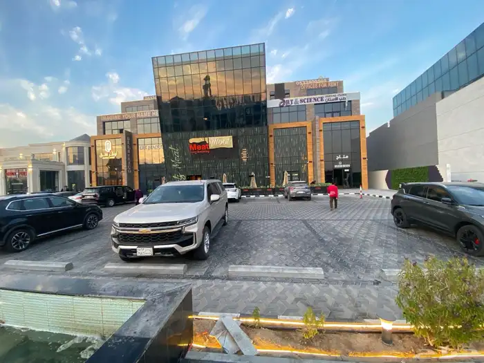 معرض للإيجار 4