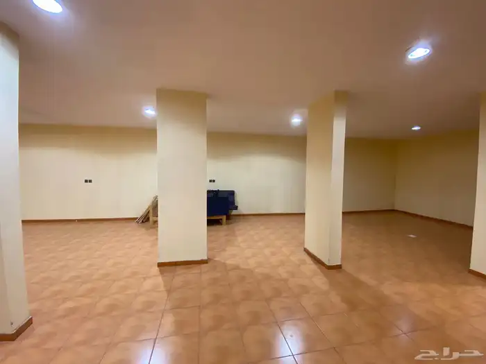 بدروم مستودع و يوجدفيه غرفة مؤثثة 6