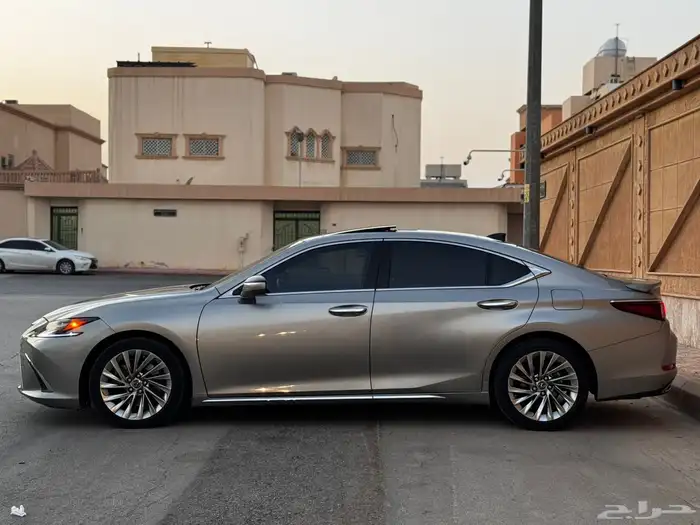 لكزس 2022 ES350 فل كامل 11