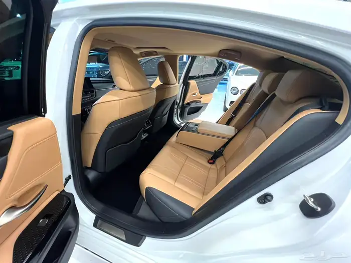 لكزس ES350 موديل 2023 خليجي موجودة بدبي 4