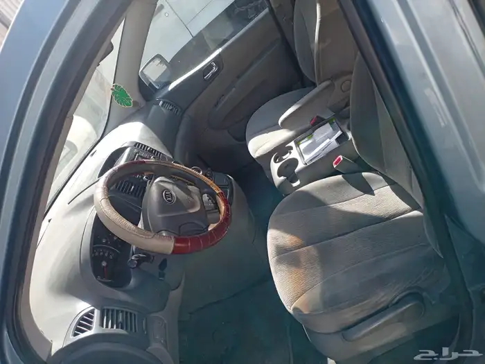 للبيع سيارة كيا كرنفال 6