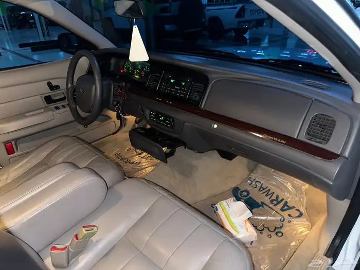 فورد كراون فكتوريا وكاله 28