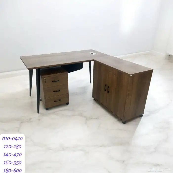 طاولة مكتب  كراسي  خزانات  كرسي انتظار  أرائك متاحة 13