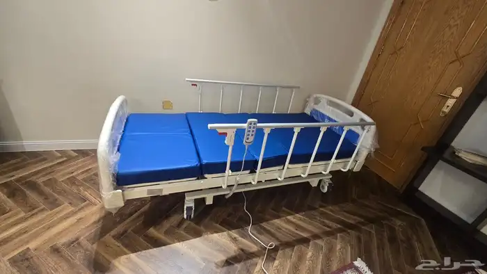 سرير طبي كهربائي شبه جديد 0