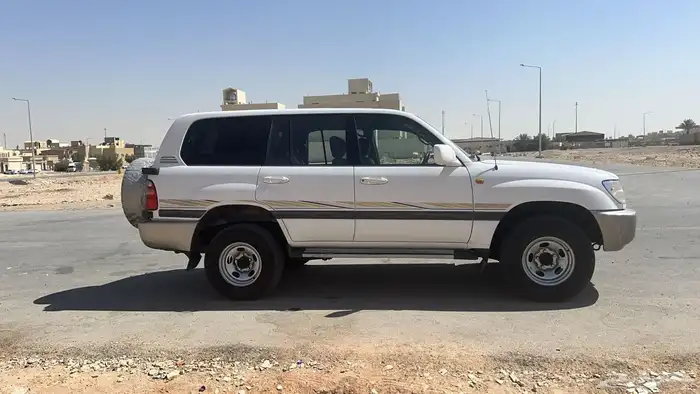 لاندكروزر (GXR) موديل 2000 ديزل 1