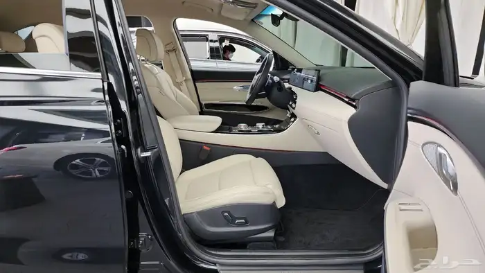 للاستيراد من كوريا _ جنسس Gv70 _ 2025 5