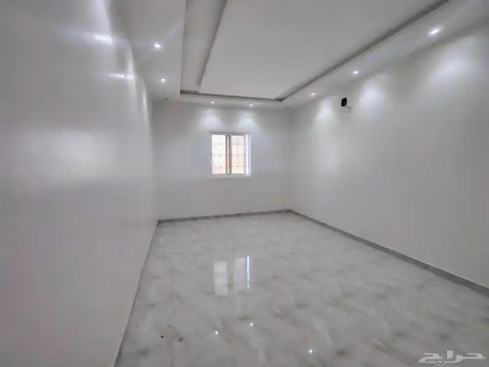 شقه للايجار المهديه مدخلين طابق ثانى 3 غرف وصاله السعر 38 ال 3