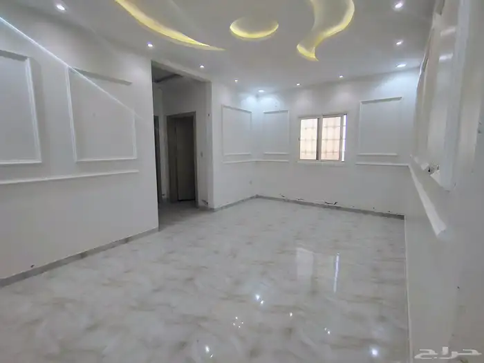 شقه للايجار المهديه مدخلين طابق ثانى 3 غرف وصاله السعر 38 ال 5