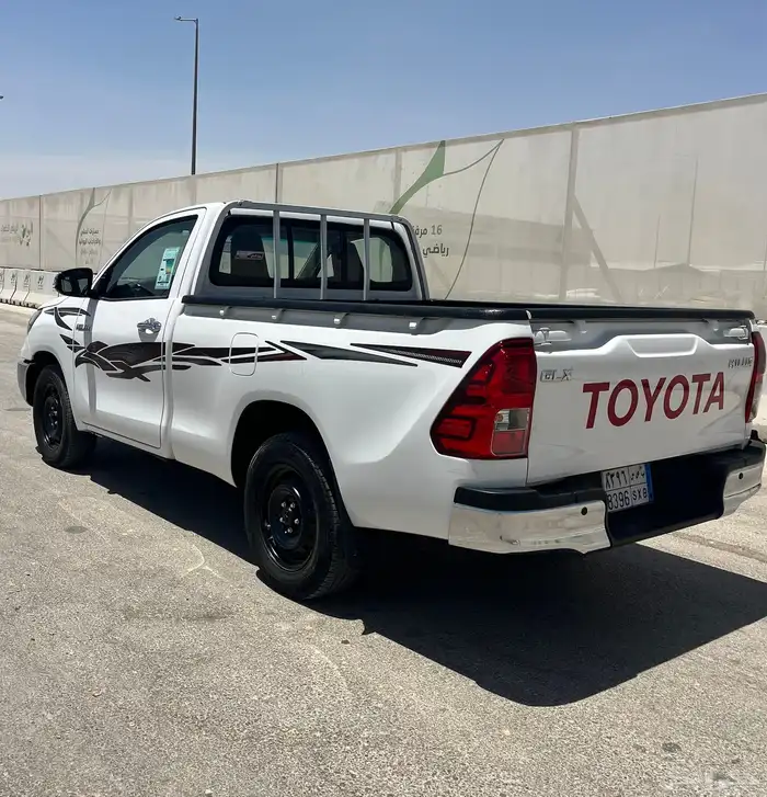 تويوتا هايلوكس غماره بنزين موديل 2022 4