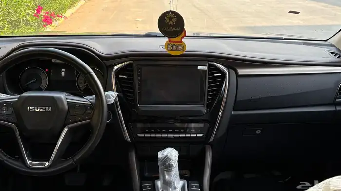 ايسوزو ام يو اكس 5