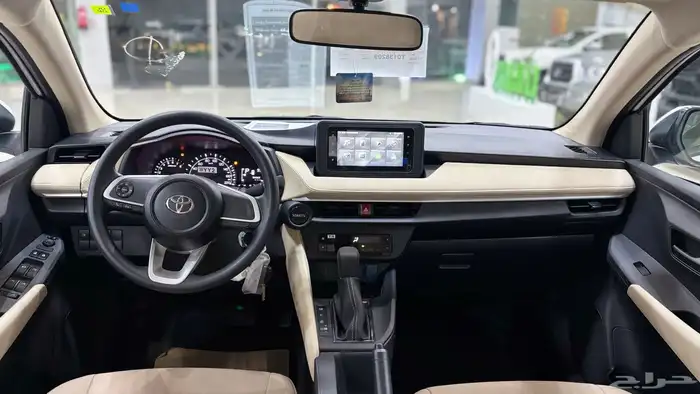 تويوتا يارس y استاندر 2026 8