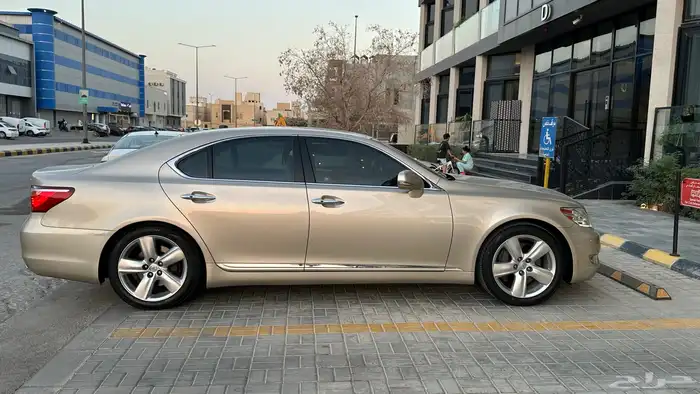 لكزس LS460 مخزن 2012 4