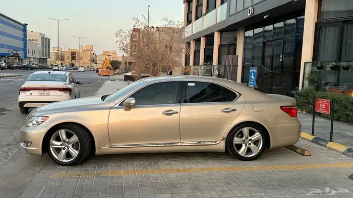 لكزس LS460 مخزن 2012 3