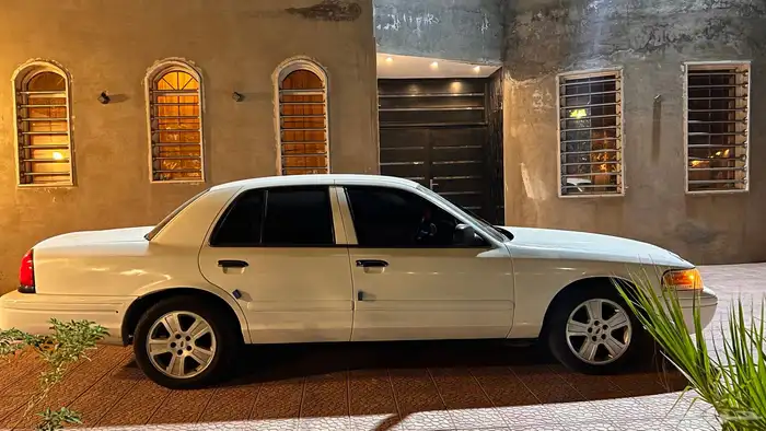 فورد فكتوريا بوليسي 8