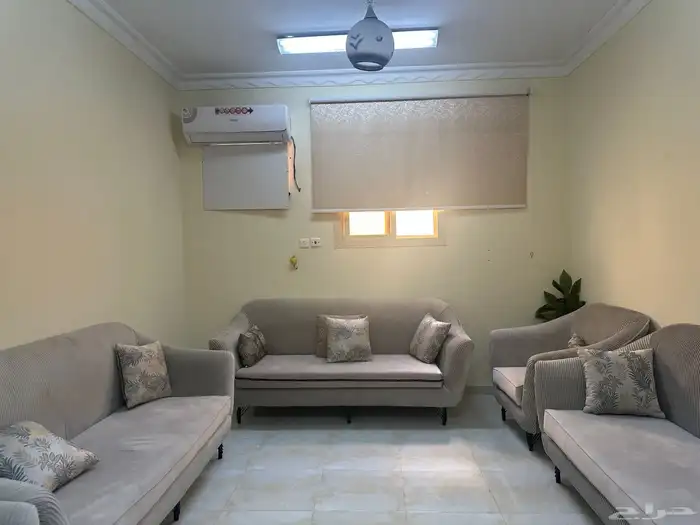 كنب بيج نظيف للبيع 0