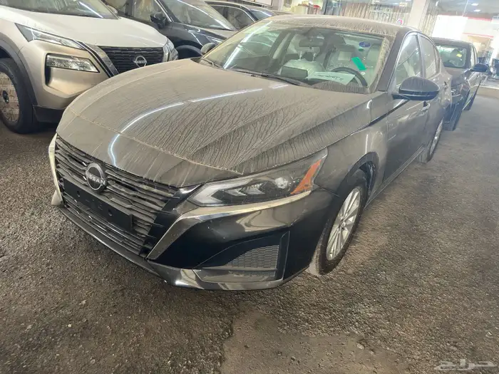 نيسان التيما S استندر 2024 اسود رصاصي ازرق عرض خاص 1