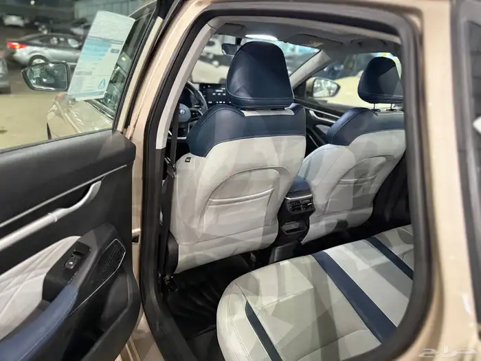 للبيع جيلي امحراند 7 موديل 2023 فل كامل . 25