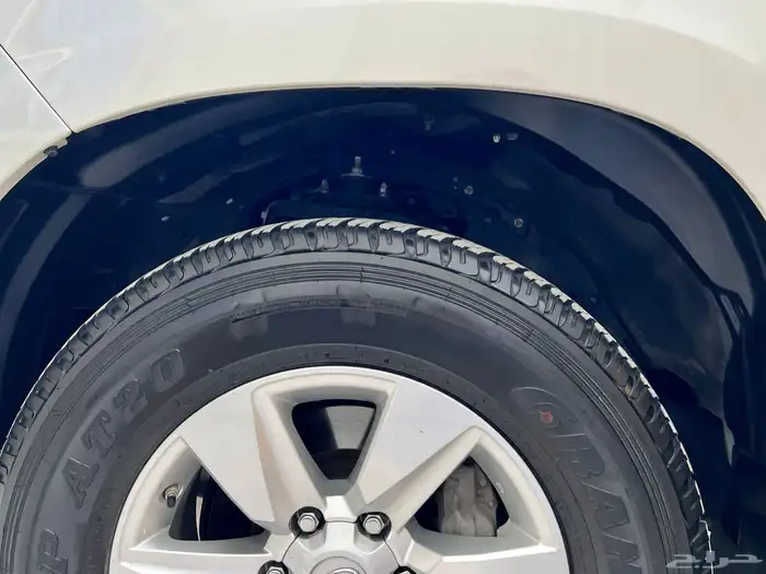 تويوتا برادو 2023 6سلندر عداد 28 الف 9