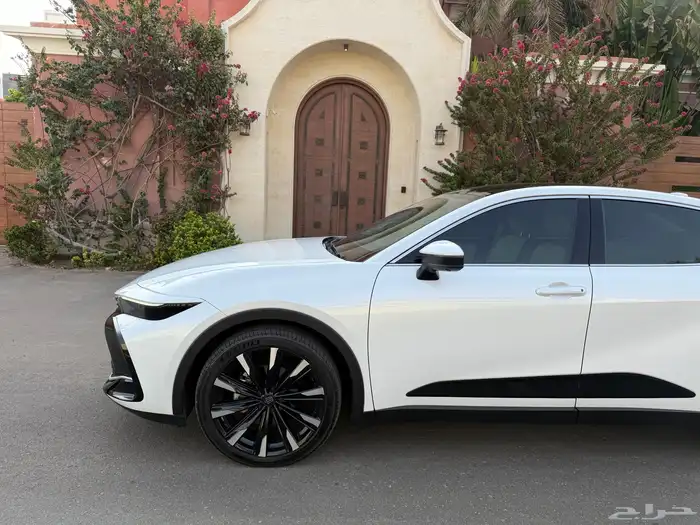 تويوتا كراون ماجستنا 2023 شبه جديد 4