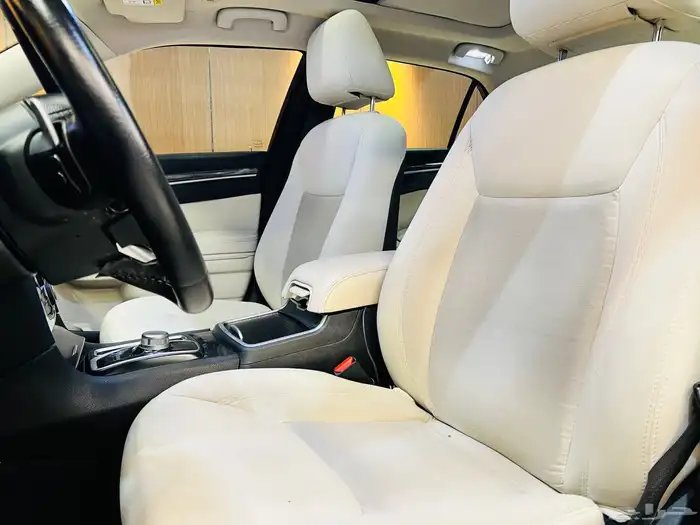 كرايزلر 2019 C300 V8 ( بحاله ممتازه) 9