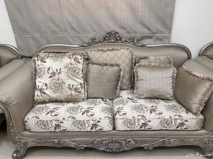 كنب رسمي بطابع كلاسيكي مودرن 5