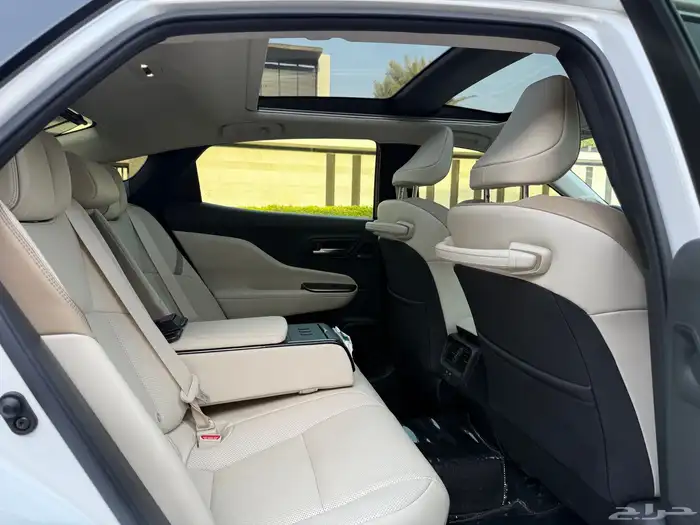 تويوتا كراون ماجستنا 2023 شبه جديد 24