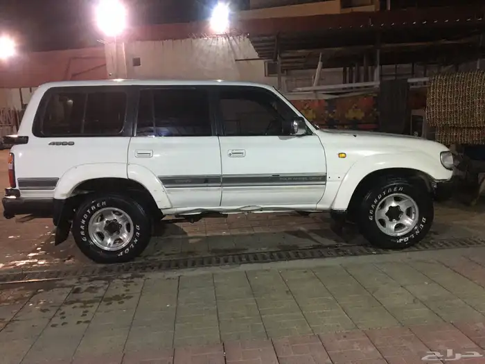 جيب تايوتا صالون 5