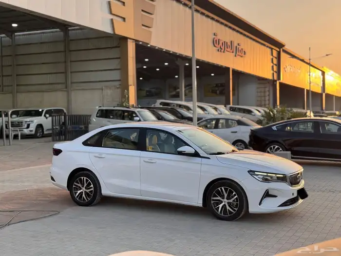 جيلي امجراند 2023 ابيض 3