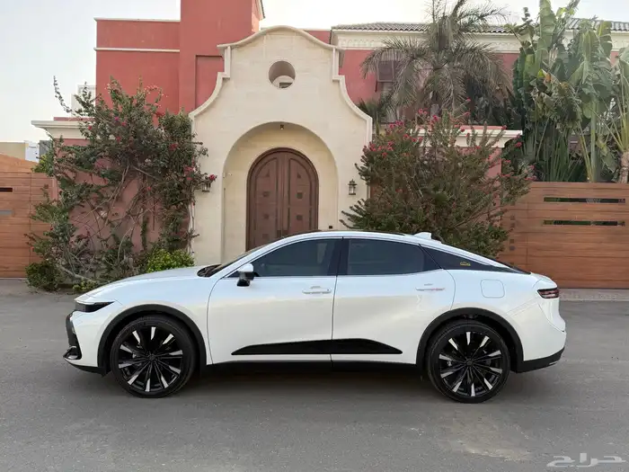 تويوتا كراون ماجستنا 2023 شبه جديد 1