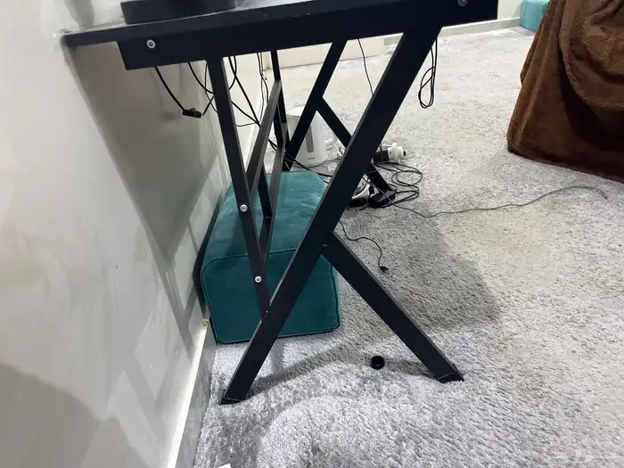 اعرض لكم اليوم طاوله K سودا تتحمل فوق 150 كيلو حدي فيها 70 1