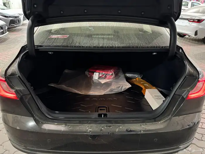 تويوتا كامري E بنزين 2025 10