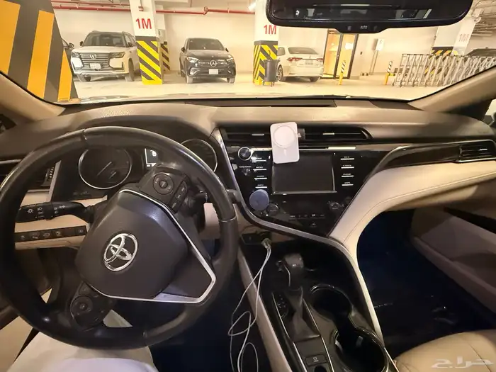 كامري 2019 GLE مالك اول للبيع 9
