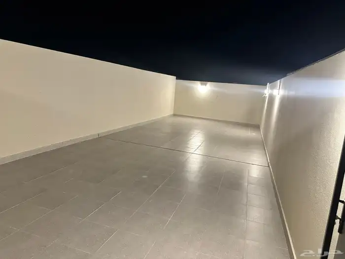 شقه للبيع حي الصفا من 5 غرف وصاله موقع مميز مصعد راكب 16